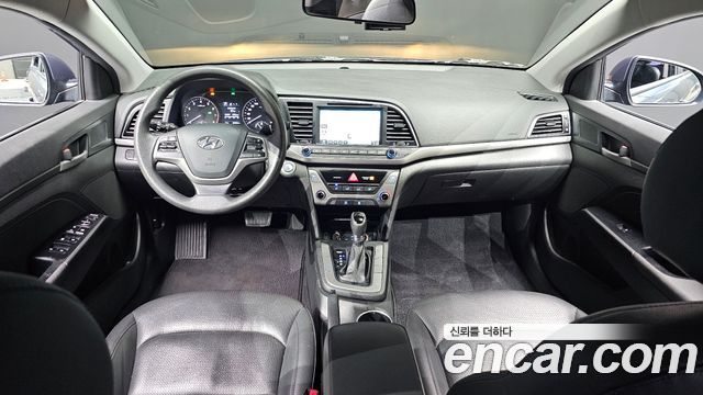 Hyundai Avante — interior