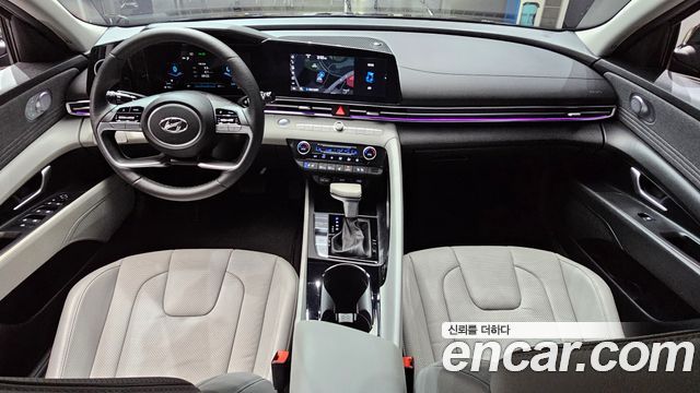 Hyundai Avante — interior