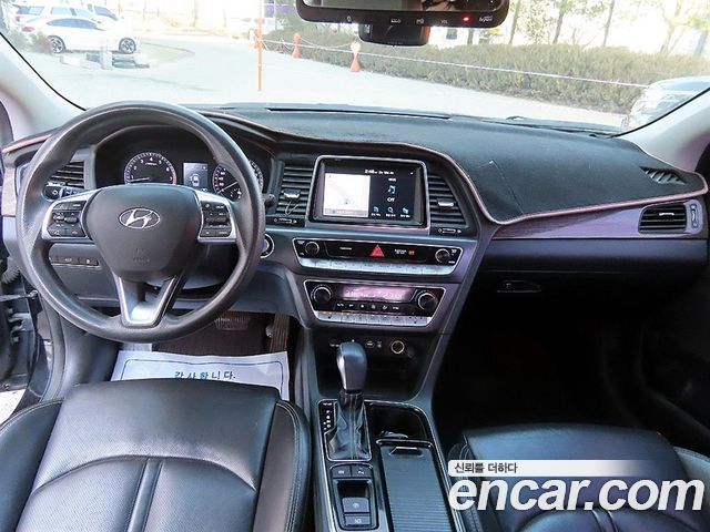 Hyundai Sonata — interior
