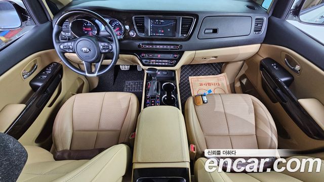 Kia Carnival — interior