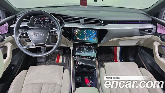 Audi e-tron — interior
