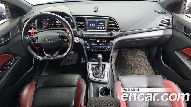Hyundai Avante — interior