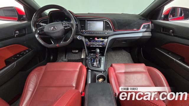 Hyundai Avante — interior
