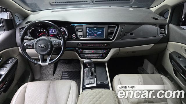 Kia Carnival — interior