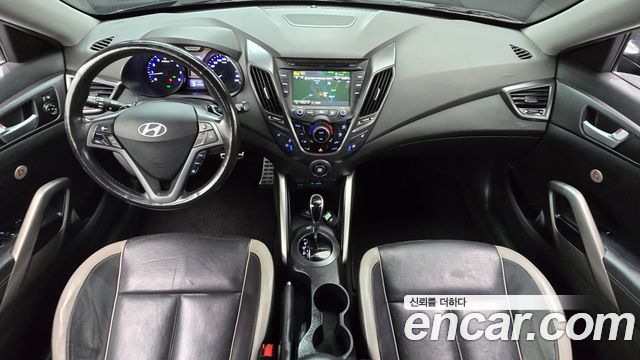 Hyundai Veloster — interior