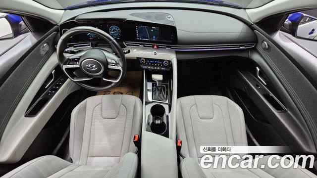 Hyundai Avante — interior