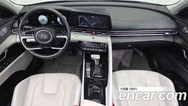 Hyundai Avante — interior