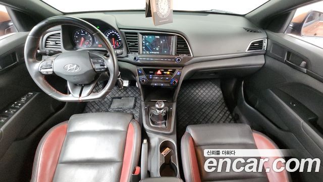 Hyundai Avante — interior