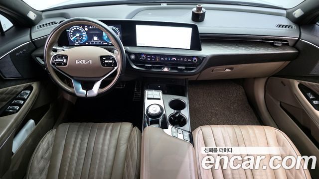 Kia K8 — interior