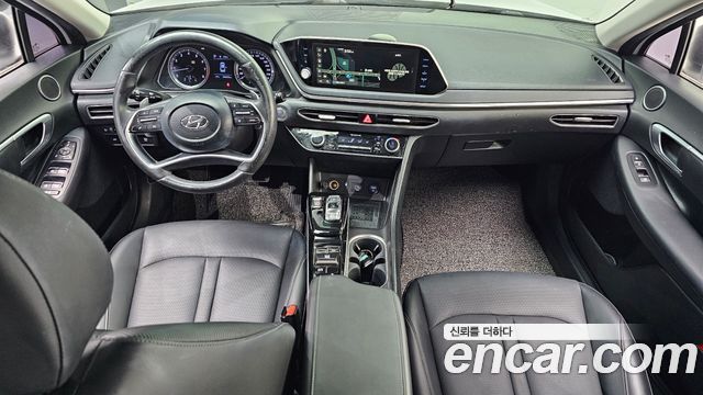 Hyundai Sonata — interior