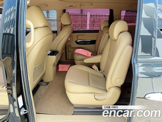Kia Carnival — interior