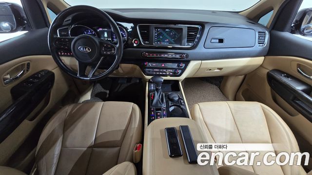 Kia Carnival — interior