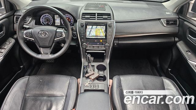 Toyota Camry — interior