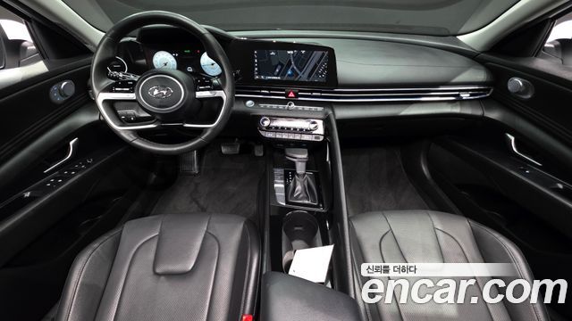 Hyundai Avante — interior