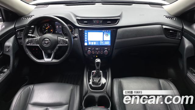 Nissan X-Trail — interior
