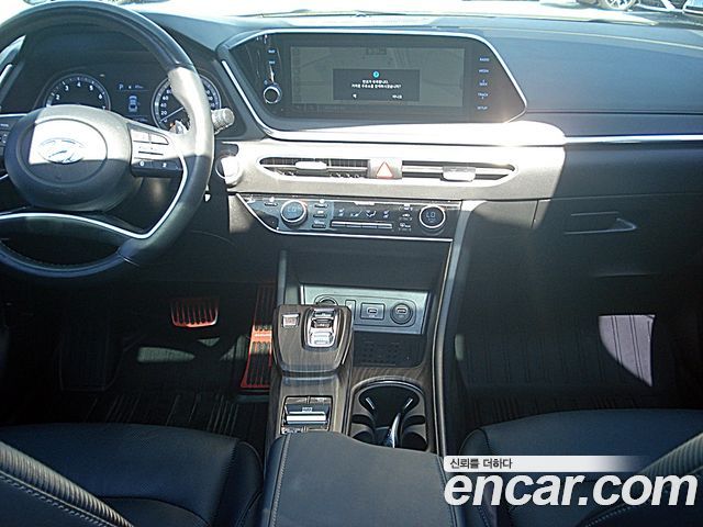 Hyundai Sonata — interior