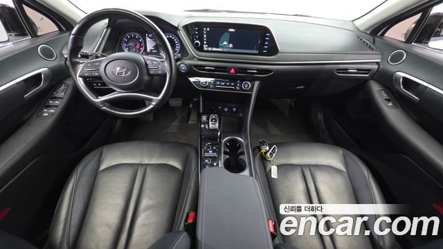 Hyundai Sonata — interior