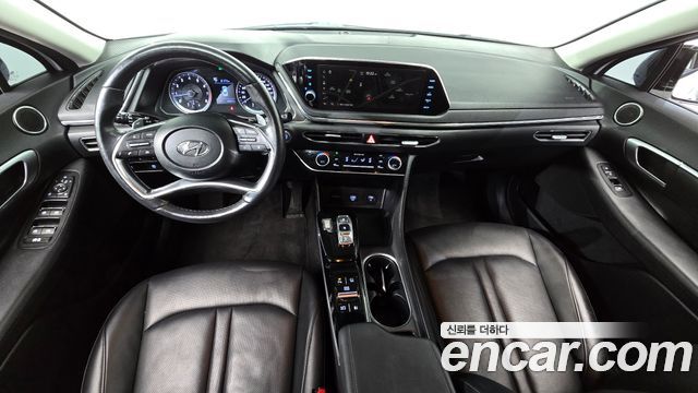 Hyundai Sonata — interior
