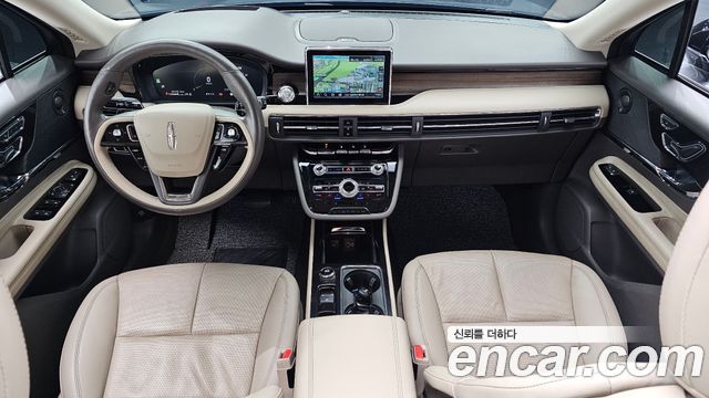 Lincoln Corsair — interior