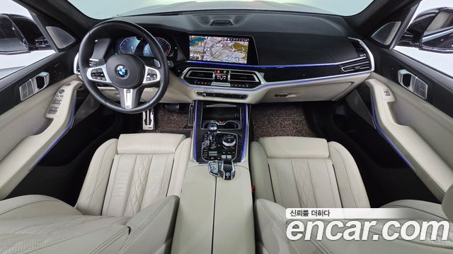BMW X7 — interior
