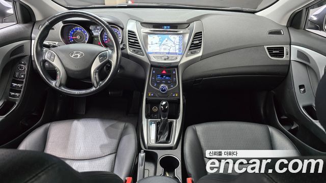 Hyundai Avante — interior