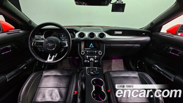 Ford Mustang — interior