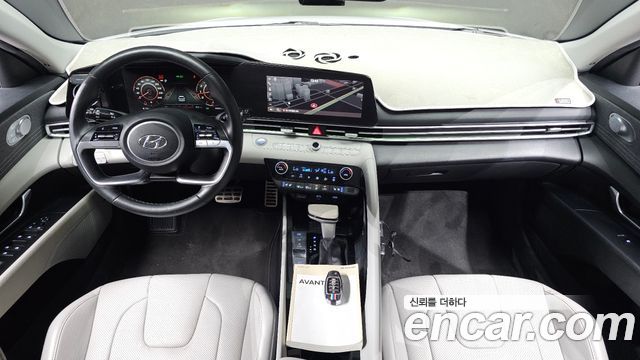 Hyundai Avante — interior