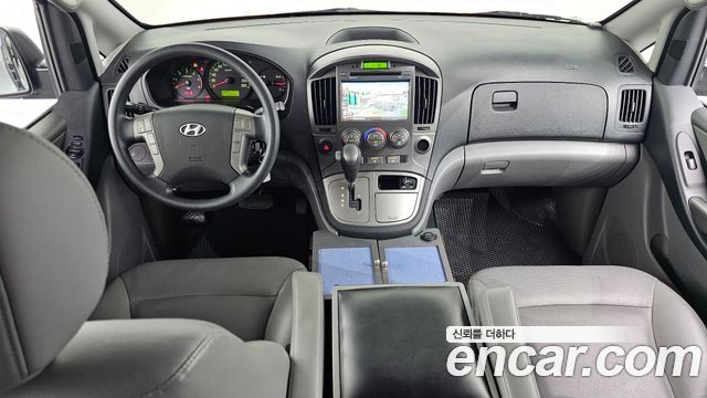 Hyundai Starex — interior