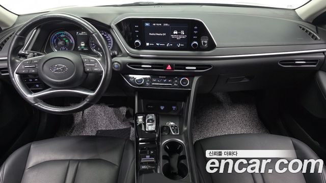 Hyundai Sonata — interior