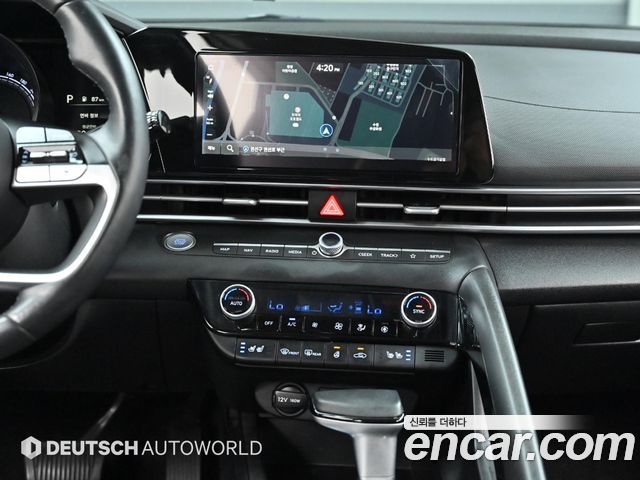 Hyundai Avante — interior