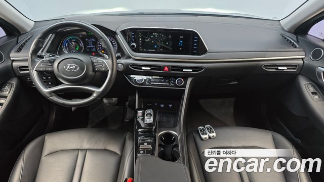 Hyundai Sonata — interior