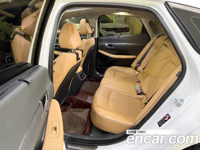 Hyundai Sonata — interior