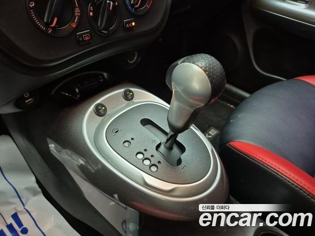 Nissan Juke — interior