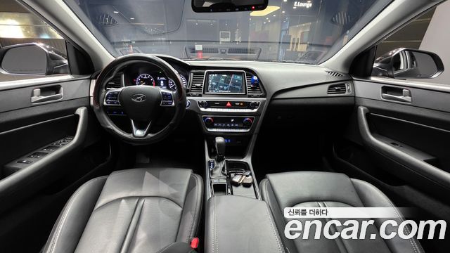 Hyundai Sonata — interior
