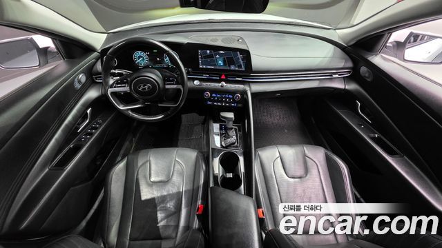 Hyundai Avante — interior