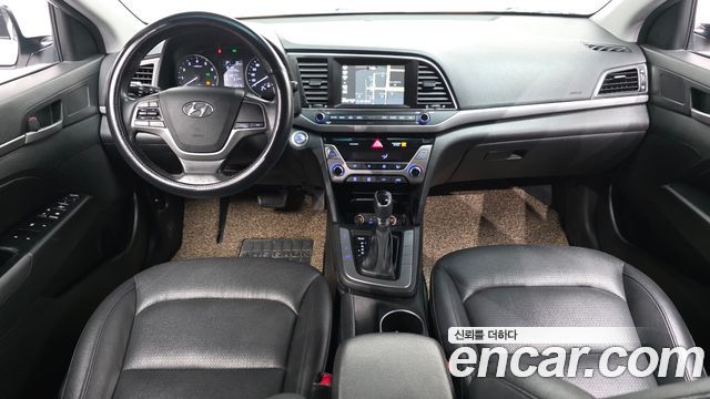 Hyundai Avante — interior