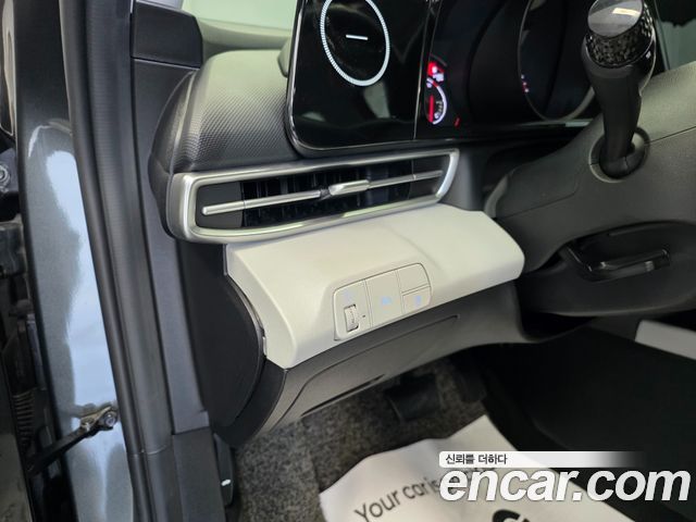 Hyundai Avante — interior