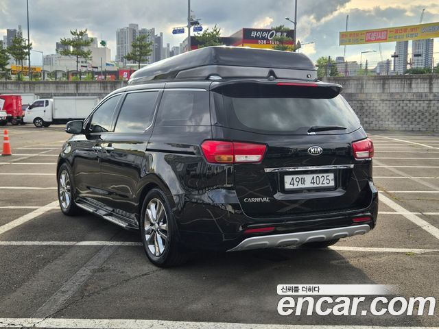 Kia Carnival — interior