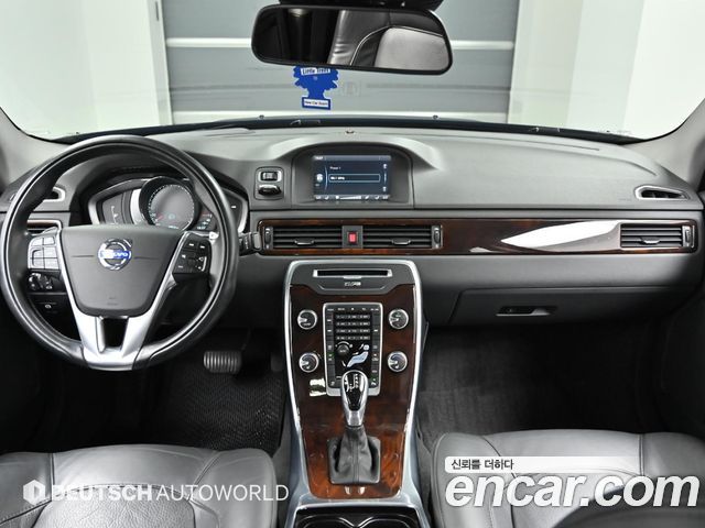 Volvo S80 — interior