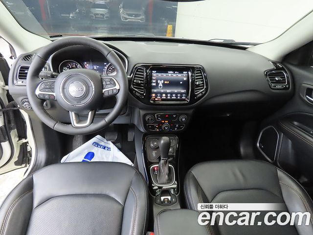 Jeep Compass — interior