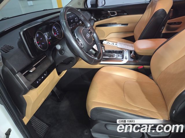 Kia Carnival — interior