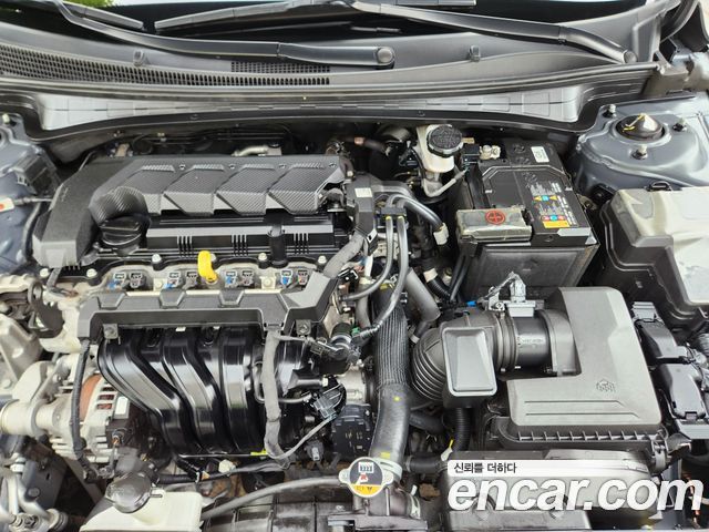 Hyundai Avante — interior