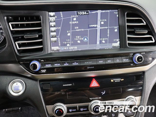 Hyundai Avante — interior