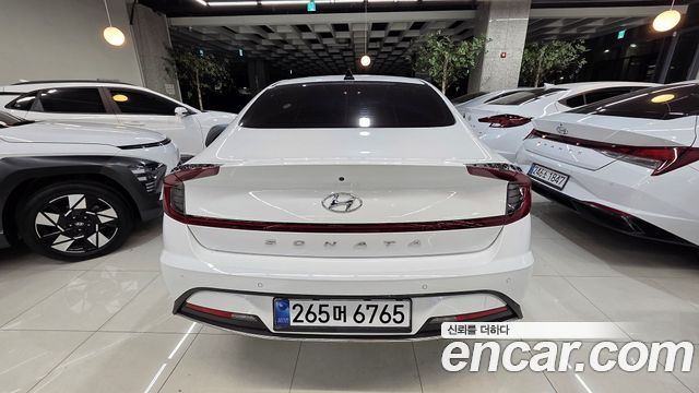 Hyundai Sonata — interior
