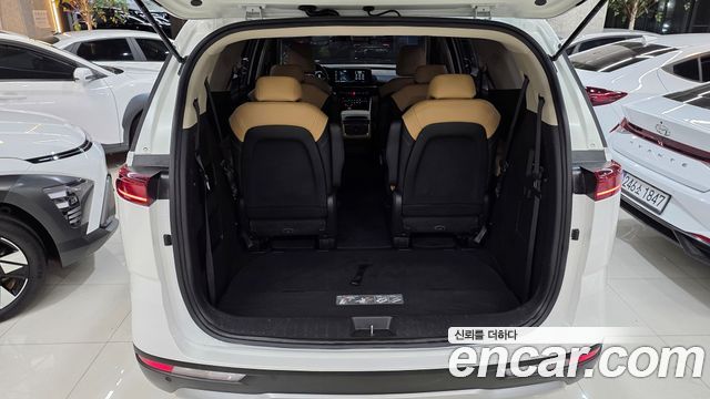 Kia Carnival — interior
