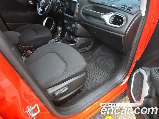 Jeep Renegade — interior