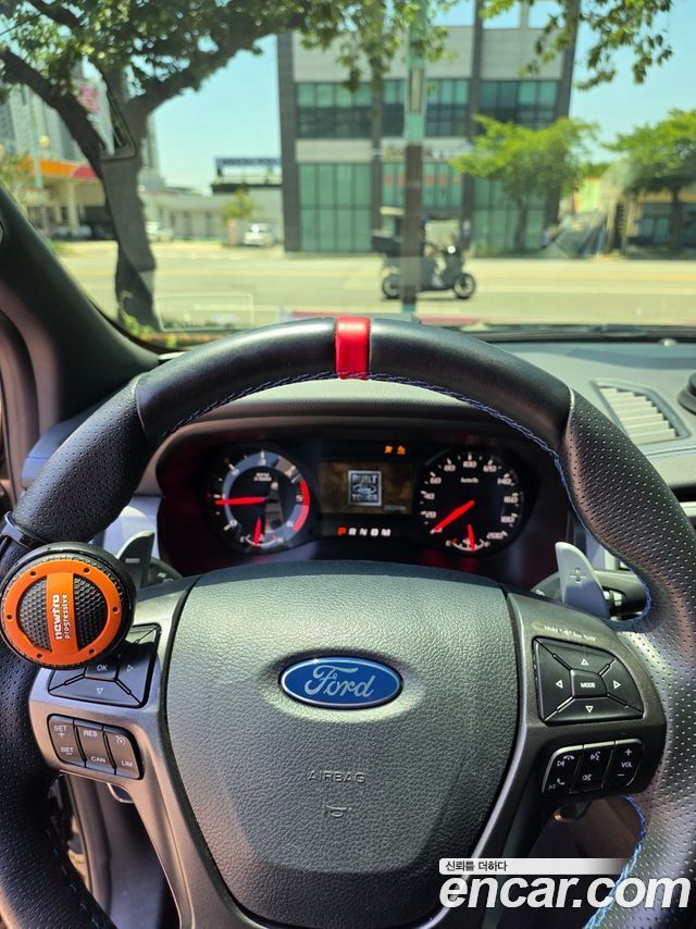 Ford Ranger — interior