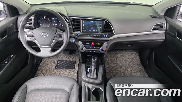 Hyundai Avante — interior