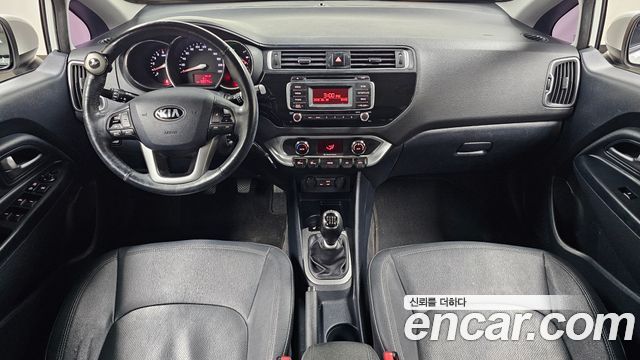 Kia Pride — interior