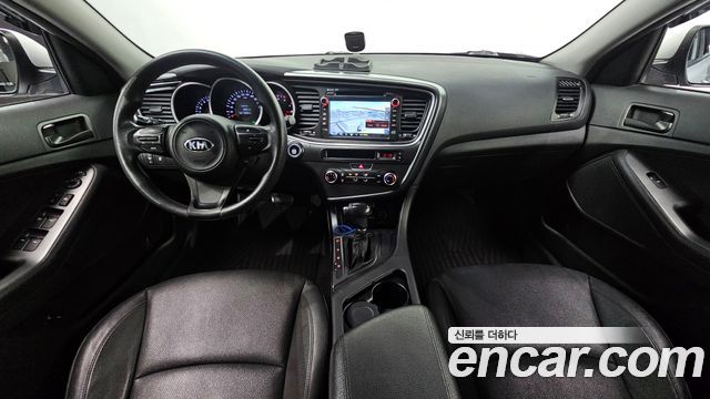 Kia K5 — interior